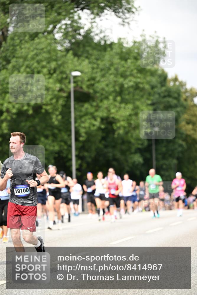29.06.2025 - hella hamburg halbmarathon Dr. Thomas Lammeyer http://msf.ph/oto/8414967 29.06.2025 10:45:04 Kennedybrücke 1018, 1037, 1075, 1323, 2042, 2299, 3293, 3306, 3432, 3810, 4612, 4906, 5059, 5351, 5753, 6076, 6098, 6163, 6229, 6363, 6806, 7108, 7956, 8378, 8429, 8430, 8739, 8815, 9195, 9237, 9946, 9962, 10166, 10474, 10920, 10940, 11053, 11176 meine-sportfotos.de