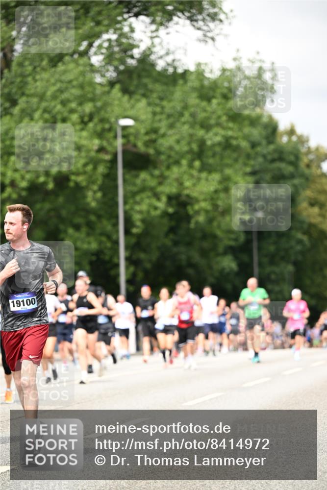 29.06.2025 - hella hamburg halbmarathon Dr. Thomas Lammeyer http://msf.ph/oto/8414972 29.06.2025 10:45:04 Kennedybrücke 1018, 1037, 1075, 1323, 2042, 2299, 3293, 3306, 3432, 3810, 4612, 4906, 5059, 5351, 5753, 6076, 6098, 6163, 6229, 6363, 6806, 7108, 7956, 8378, 8429, 8430, 8739, 8815, 9195, 9237, 9946, 9962, 10166, 10474, 10920, 10940, 11053, 11176 meine-sportfotos.de
