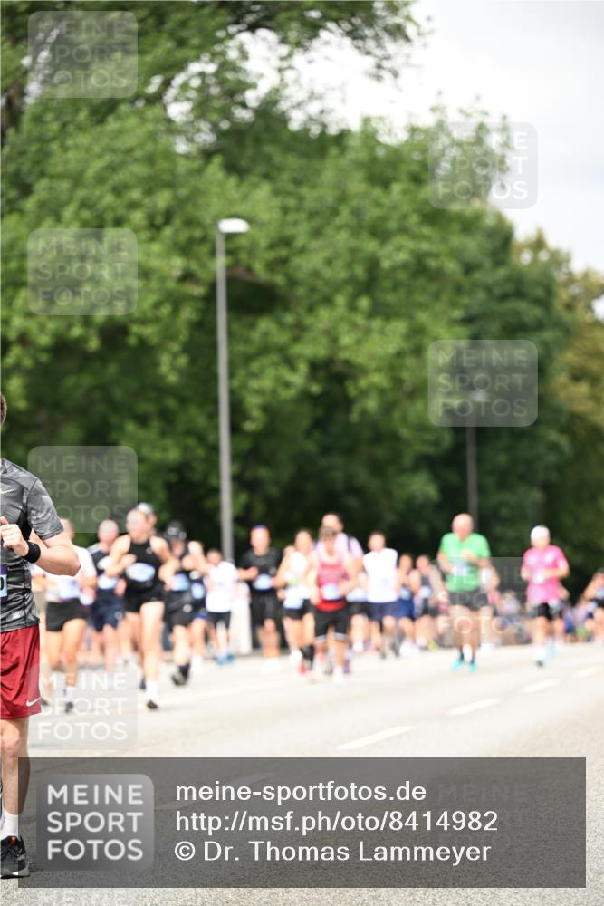 29.06.2025 - hella hamburg halbmarathon Dr. Thomas Lammeyer http://msf.ph/oto/8414982 29.06.2025 10:45:04 Kennedybrücke 1018, 1037, 1075, 1323, 2042, 2299, 3293, 3306, 3432, 3810, 4612, 4906, 5059, 5351, 5753, 6076, 6098, 6163, 6229, 6363, 6806, 7108, 7956, 8378, 8429, 8430, 8739, 8815, 9195, 9237, 9946, 9962, 10166, 10474, 10920, 10940, 11053, 11176 meine-sportfotos.de