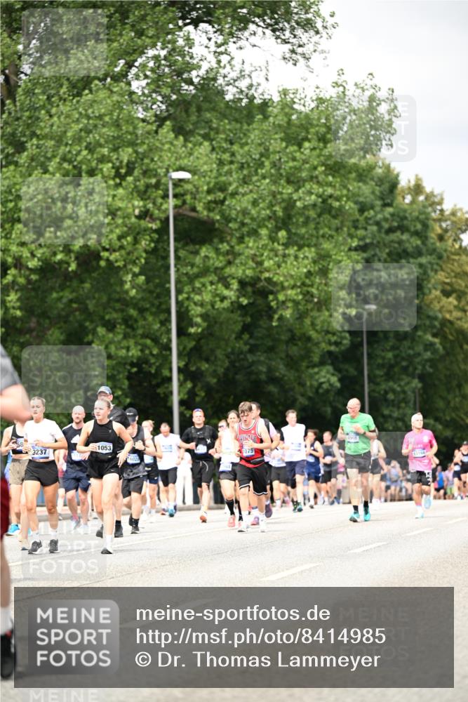 29.06.2025 - hella hamburg halbmarathon Dr. Thomas Lammeyer http://msf.ph/oto/8414985 29.06.2025 10:45:05 Kennedybrücke 1018, 1037, 1075, 1323, 2042, 2299, 3293, 3306, 3432, 3810, 4612, 4906, 5059, 5351, 5753, 6076, 6098, 6163, 6229, 6363, 6806, 7108, 7956, 8378, 8429, 8430, 8739, 9195, 9237, 9946, 9962, 10166, 10474, 10920, 10940, 11053, 11176 meine-sportfotos.de