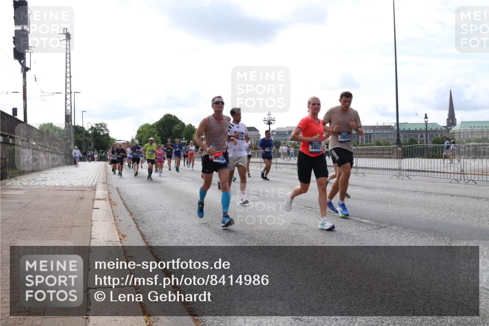 29.06.2025 - hella hamburg halbmarathon Lena Gebhardt http://msf.ph/oto/8414986 29.06.2025 10:17:29 Lombardsbrücke 1803, 3802, 3803, 1015, 1083, 1137, 1204, 1274, 1298, 1348, 1356, 1458, 1477, 1553, 1749, 1795, 2094, 2259, 2305, 2548, 2860, 2908, 3210, 3292, 3464, 3466, 3622, 3802, 3803, 4194, 4218, 4852, 5002, 5023, 5390, 5929, 5930, 5995, 6126, 6128, 6254, 6336, 6352, 6520, 6522, 6786, 7011, 7258, 7291, 7345, 7410, 7413, 7445, 7566, 7647, 7844, 7945, 8144, 8210, 8253, 8309, 8351, 8433, 8558, 8895, 8983, 9152, 9259, 9400, 9848 meine-sportfotos.de