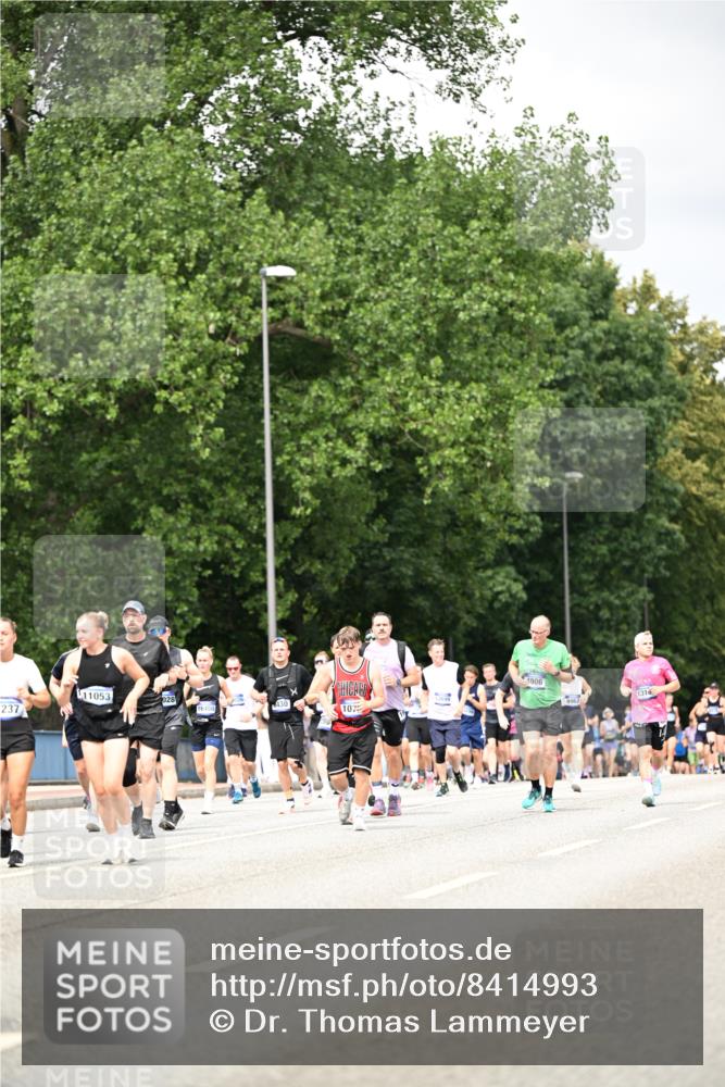 29.06.2025 - hella hamburg halbmarathon Dr. Thomas Lammeyer http://msf.ph/oto/8414993 29.06.2025 10:45:05 Kennedybrücke 1018, 1037, 1075, 1323, 2042, 2299, 3293, 3306, 3432, 3810, 4612, 4906, 5059, 5351, 5753, 6076, 6098, 6163, 6229, 6363, 6806, 7108, 7956, 8378, 8429, 8430, 8739, 9195, 9237, 9946, 9962, 10166, 10474, 10920, 10940, 11053, 11176 meine-sportfotos.de