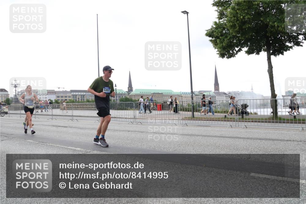 29.06.2025 - hella hamburg halbmarathon Lena Gebhardt http://msf.ph/oto/8414995 29.06.2025 10:51:29 Lombardsbrücke 11034, 5357, 1203, 1404, 1478, 1617, 1997, 2202, 2308, 2380, 2484, 2485, 2593, 2736, 2778, 3240, 3934, 3991, 4156, 4652, 4713, 4748, 4808, 4878, 4920, 5286, 5289, 5291, 5357, 5394, 5530, 5716, 5717, 6007, 6091, 6885, 6945, 6947, 6954, 6961, 7012, 7769, 7770, 7771, 7841, 7871, 7992, 8040, 8125, 8399, 8410, 8672, 9166, 9167, 9340, 9462, 9582, 9583, 9763, 10496, 10521, 10830, 11034, 11052, 11252, 11268, 11575, 11875 meine-sportfotos.de