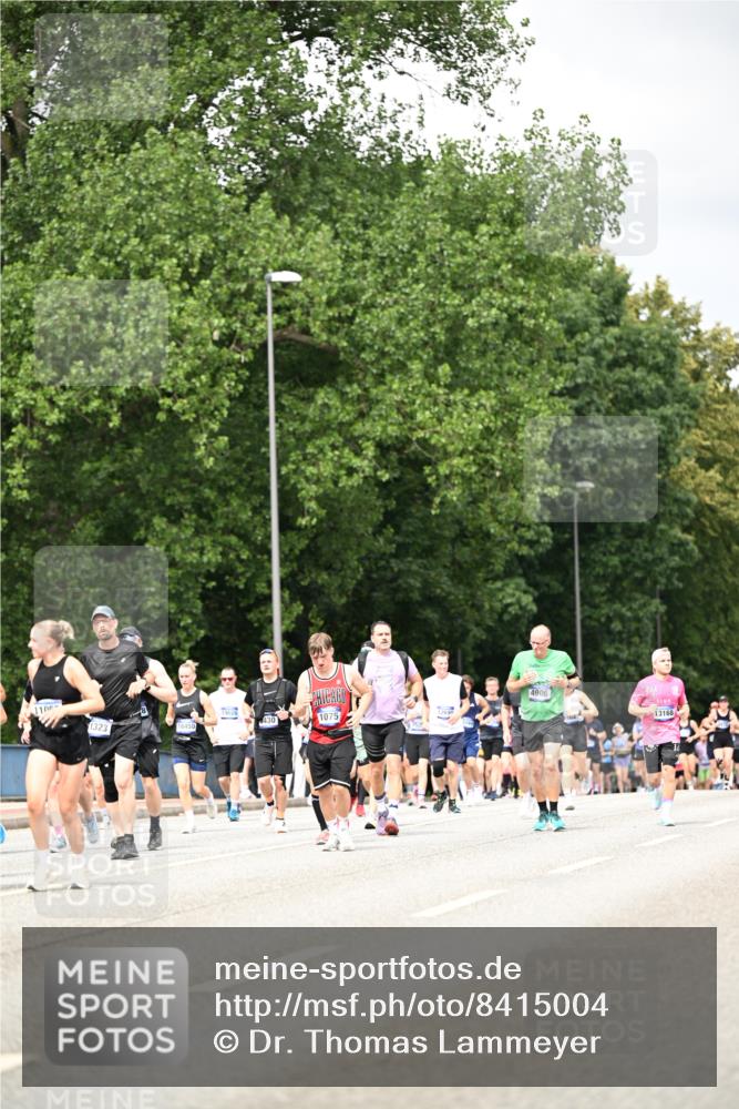 29.06.2025 - hella hamburg halbmarathon Dr. Thomas Lammeyer http://msf.ph/oto/8415004 29.06.2025 10:45:06 Kennedybrücke 1018, 1037, 1075, 1323, 2042, 2299, 3293, 3306, 3432, 3810, 4612, 4906, 5059, 5351, 5753, 6076, 6098, 6163, 6229, 6363, 6806, 7108, 7585, 7956, 8378, 8429, 8430, 8739, 9195, 9237, 9946, 9962, 10166, 10474, 10920, 10940, 11053, 11176 meine-sportfotos.de
