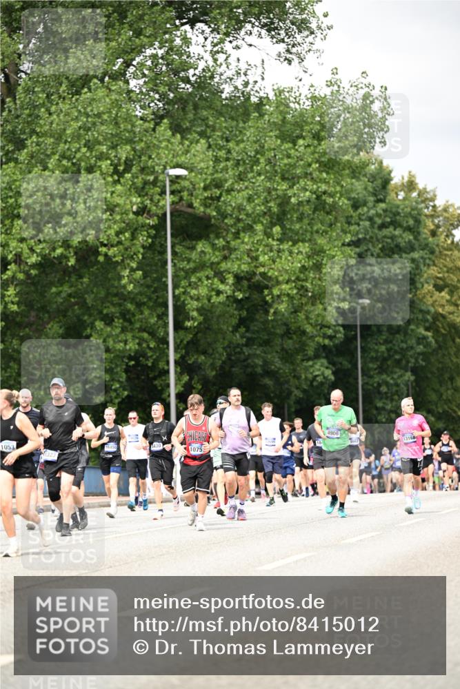 29.06.2025 - hella hamburg halbmarathon Dr. Thomas Lammeyer http://msf.ph/oto/8415012 29.06.2025 10:45:06 Kennedybrücke 1018, 1037, 1075, 1323, 2042, 2299, 3293, 3306, 3432, 3810, 4612, 4906, 5059, 5351, 5753, 6076, 6098, 6163, 6229, 6363, 6806, 7108, 7585, 7956, 8378, 8429, 8430, 8739, 9195, 9237, 9946, 9962, 10166, 10474, 10920, 10940, 11053, 11176 meine-sportfotos.de