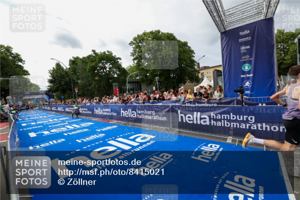 29.06.2025 - hella hamburg halbmarathon Zöllner http://msf.ph/oto/8415021 29.06.2025 10:25:52 Ziel 11228, 17258, 18692 meine-sportfotos.de