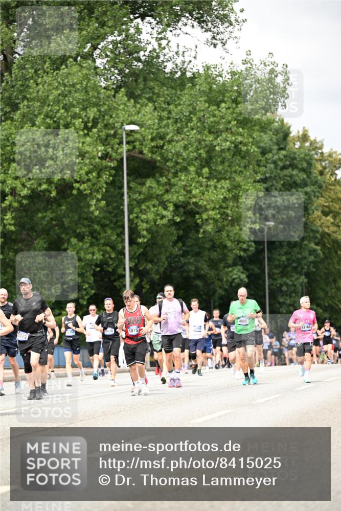 29.06.2025 - hella hamburg halbmarathon Dr. Thomas Lammeyer http://msf.ph/oto/8415025 29.06.2025 10:45:06 Kennedybrücke 1018, 1037, 1075, 1323, 2042, 2299, 3293, 3306, 3432, 3810, 4612, 4906, 5059, 5351, 5753, 6076, 6098, 6163, 6229, 6363, 6806, 7108, 7585, 7956, 8378, 8429, 8430, 8739, 9195, 9237, 9946, 9962, 10166, 10474, 10920, 10940, 11053, 11176 meine-sportfotos.de