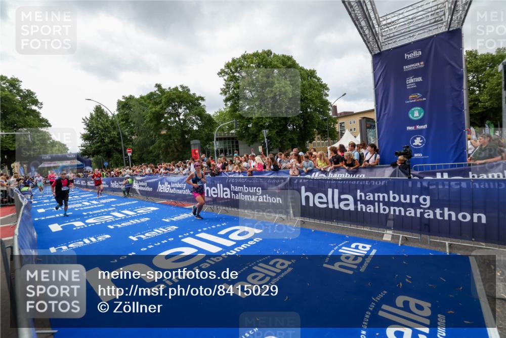29.06.2025 - hella hamburg halbmarathon Zöllner http://msf.ph/oto/8415029 29.06.2025 10:48:49 Ziel 1094, 1884, 1892, 2442, 9482, 11519, 12533, 15309, 15384, 16653, 17007, 17127 meine-sportfotos.de
