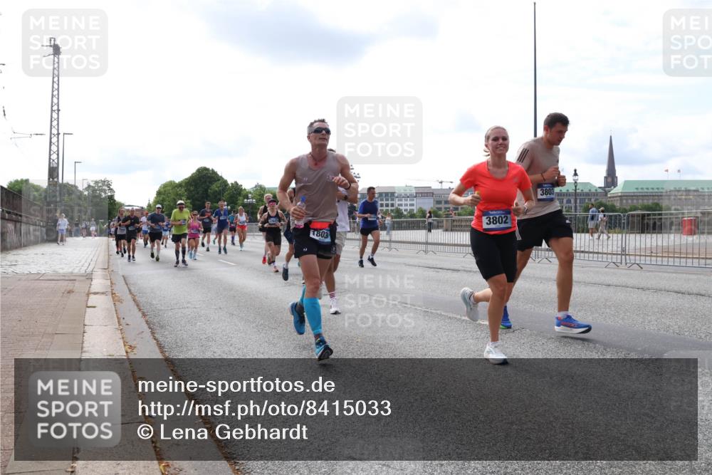 29.06.2025 - hella hamburg halbmarathon Lena Gebhardt http://msf.ph/oto/8415033 29.06.2025 10:17:30 Lombardsbrücke 1762, 1803, 3802, 3803, 1015, 1083, 1137, 1204, 1274, 1298, 1348, 1356, 1458, 1477, 1749, 1795, 2094, 2259, 2305, 2548, 2860, 2908, 3210, 3292, 3464, 3466, 3622, 3802, 3803, 4194, 4218, 4852, 5002, 5023, 5390, 5929, 5930, 5995, 6126, 6128, 6254, 6336, 6352, 6520, 6522, 6786, 7011, 7258, 7291, 7410, 7413, 7445, 7566, 7647, 7844, 7945, 8144, 8210, 8253, 8309, 8351, 8433, 8558, 8895, 8983, 9152, 9259, 9400, 9848 meine-sportfotos.de