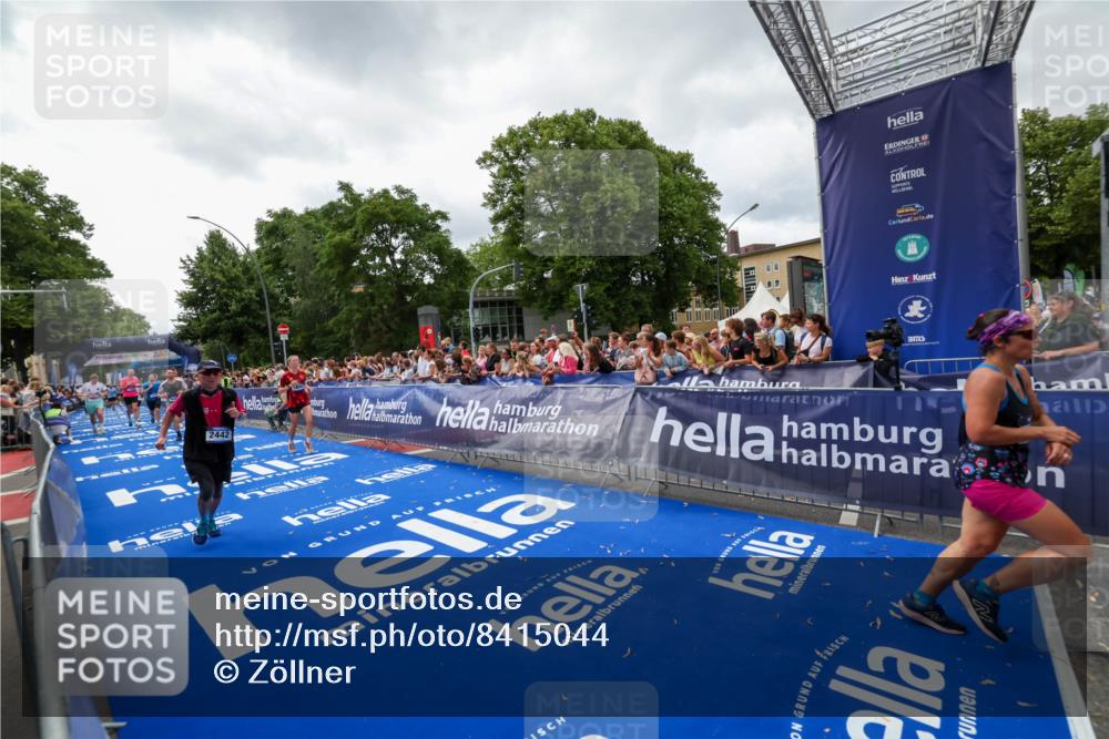 29.06.2025 - hella hamburg halbmarathon Zöllner http://msf.ph/oto/8415044 29.06.2025 10:48:50 Ziel 1094, 1884, 1892, 2442, 9482, 11519, 12533, 15309, 15384, 16653, 17007 meine-sportfotos.de