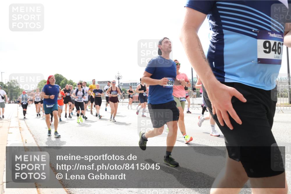 29.06.2025 - hella hamburg halbmarathon Lena Gebhardt http://msf.ph/oto/8415045 29.06.2025 10:42:12 Lombardsbrücke 922, 2145, 11, 14530, 039, 350, 946, 1039, 1150, 1360, 1624, 1648, 1712, 1752, 1929, 1957, 2069, 2145, 2523, 2974, 3276, 3326, 3459, 3460, 3568, 3605, 4329, 4353, 4735, 4736, 4885, 4891, 4892, 5403, 5419, 5432, 5671, 5810, 6136, 6137, 6153, 6320, 6430, 6436, 6618, 6828, 6837, 6846, 6917, 7040, 7260, 7357, 7477, 7557, 7666, 7955, 8014, 8300, 8301, 8443, 8459, 8525, 8526, 8712, 8816, 8897, 8908, 9008, 9223, 9370, 9467, 9588, 9980, 10027, 10532, 10623 meine-sportfotos.de