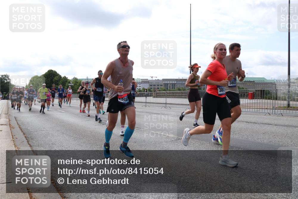 29.06.2025 - hella hamburg halbmarathon Lena Gebhardt http://msf.ph/oto/8415054 29.06.2025 10:17:30 Lombardsbrücke 7011, 803, 380, 3803, 1015, 1083, 1137, 1204, 1274, 1298, 1348, 1356, 1458, 1477, 1749, 1795, 2094, 2259, 2305, 2548, 2860, 2908, 3210, 3292, 3464, 3466, 3622, 3802, 3803, 4194, 4218, 4852, 5002, 5023, 5390, 5929, 5930, 5995, 6126, 6128, 6254, 6336, 6352, 6520, 6522, 6786, 7011, 7258, 7291, 7410, 7413, 7445, 7566, 7647, 7844, 7945, 8144, 8210, 8253, 8309, 8351, 8433, 8558, 8895, 8983, 9152, 9259, 9400, 9848 meine-sportfotos.de