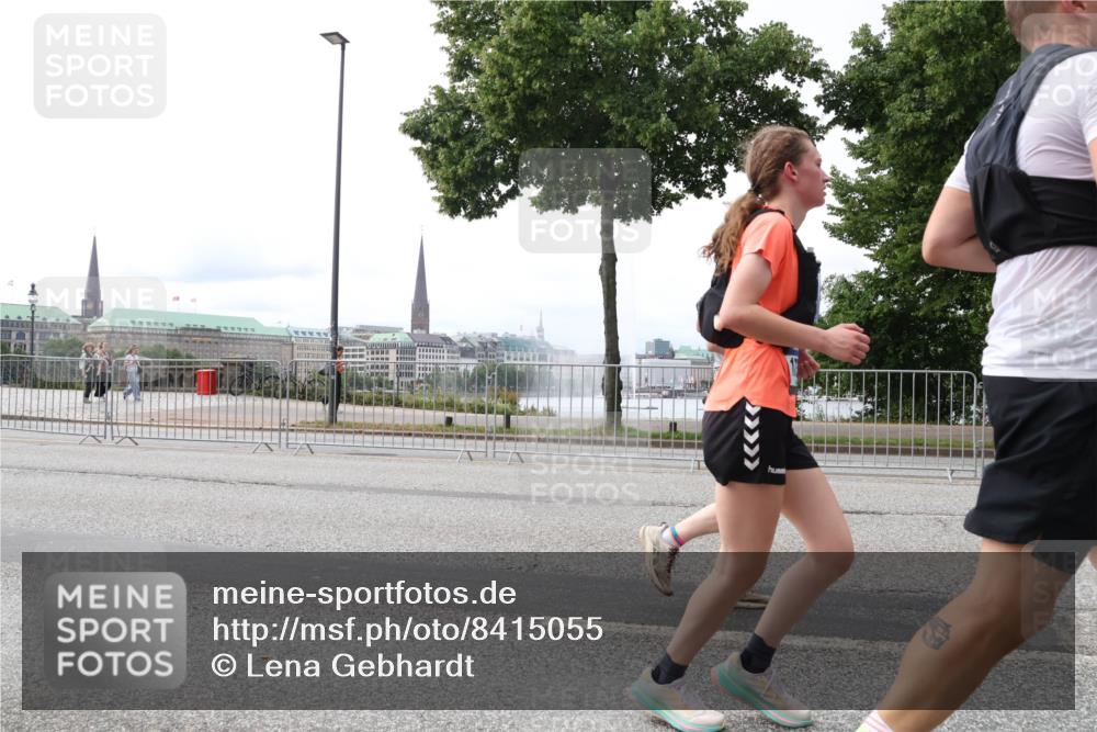 29.06.2025 - hella hamburg halbmarathon Lena Gebhardt http://msf.ph/oto/8415055 29.06.2025 10:26:08 Lombardsbrücke 1305, 1479, 1481, 3343, 3617, 3765, 4267, 4268, 4315, 4378, 4797, 5497, 6159, 6663, 7929, 8276, 8306, 8357, 8674, 8881, 8942, 10104, 10219, 11107, 11139, 11596, 11699, 11828, 11859, 12074, 12505, 12826, 12827, 12838, 12945, 12946, 14063, 14179, 14223, 14356, 14726, 14936, 16289, 16354, 16381, 16927, 17369, 17712, 19144 meine-sportfotos.de