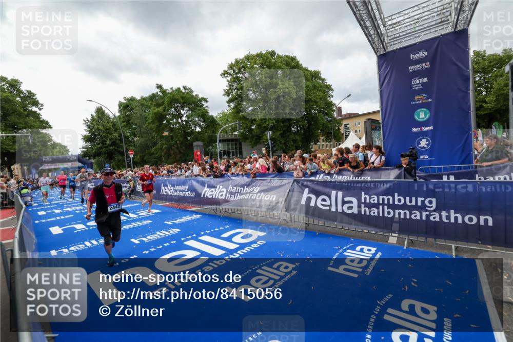 29.06.2025 - hella hamburg halbmarathon Zöllner http://msf.ph/oto/8415056 29.06.2025 10:48:50 Ziel 1094, 1884, 1892, 2442, 9482, 11519, 12533, 15309, 15384, 16653, 17007 meine-sportfotos.de