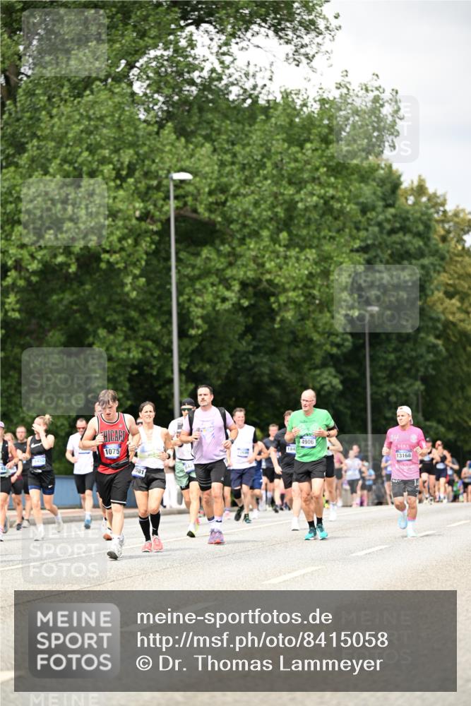 29.06.2025 - hella hamburg halbmarathon Dr. Thomas Lammeyer http://msf.ph/oto/8415058 29.06.2025 10:45:08 Kennedybrücke 1018, 1037, 1075, 1323, 2042, 2299, 3293, 3306, 3432, 3810, 4612, 4906, 5059, 5351, 5753, 6076, 6098, 6163, 6229, 6806, 7108, 7585, 7956, 8378, 8429, 8430, 8739, 9195, 9237, 9946, 9962, 10166, 10474, 10920, 10940, 11053, 11176 meine-sportfotos.de