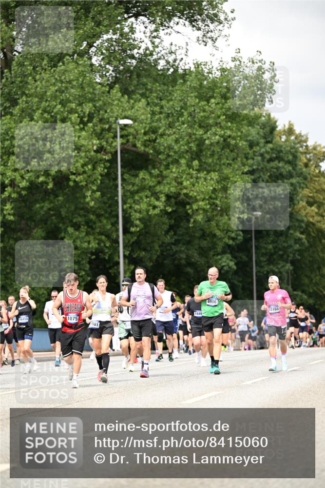 29.06.2025 - hella hamburg halbmarathon Dr. Thomas Lammeyer http://msf.ph/oto/8415060 29.06.2025 10:45:08 Kennedybrücke 1018, 1037, 1075, 1323, 2042, 2299, 3293, 3306, 3432, 3810, 4612, 4906, 5059, 5351, 5753, 6076, 6098, 6163, 6229, 6806, 7108, 7585, 7956, 8378, 8429, 8430, 8739, 9195, 9237, 9946, 9962, 10166, 10474, 10920, 10940, 11053, 11176 meine-sportfotos.de