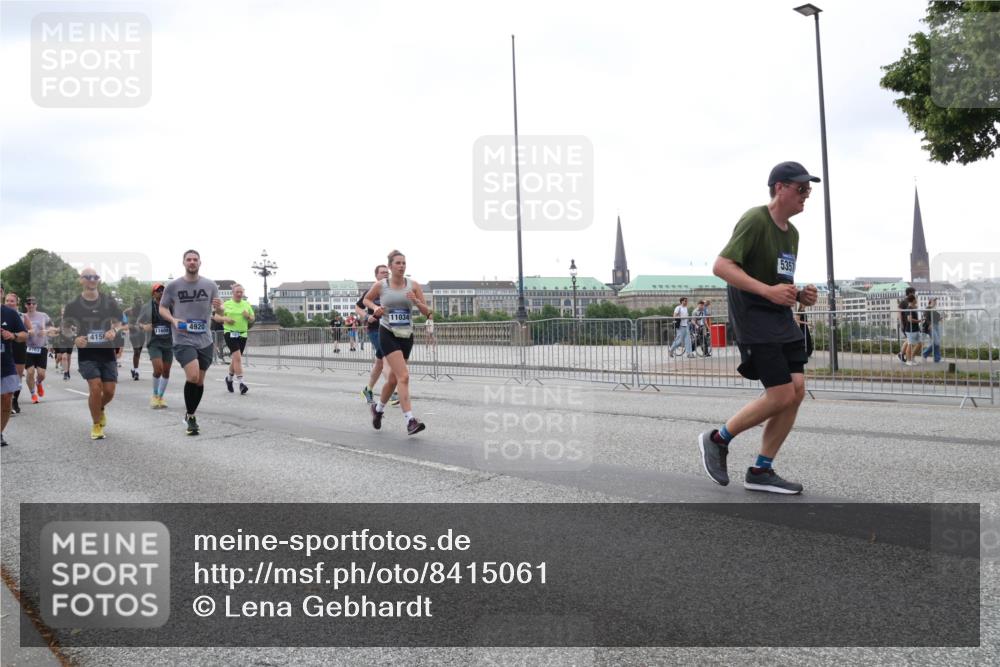 29.06.2025 - hella hamburg halbmarathon Lena Gebhardt http://msf.ph/oto/8415061 29.06.2025 10:51:29 Lombardsbrücke 11609, 4920, 11034, 5357, 1203, 1404, 1478, 1617, 1997, 2202, 2308, 2380, 2484, 2485, 2593, 2736, 2778, 3240, 3934, 3991, 4156, 4652, 4713, 4748, 4808, 4878, 4920, 5286, 5289, 5291, 5357, 5394, 5530, 5716, 5717, 6007, 6091, 6885, 6945, 6947, 6954, 6961, 7012, 7769, 7770, 7771, 7841, 7871, 7992, 8040, 8125, 8399, 8410, 8672, 9166, 9167, 9340, 9462, 9582, 9583, 9763, 10496, 10521, 10830, 11034, 11052, 11252, 11268, 11575, 11875 meine-sportfotos.de