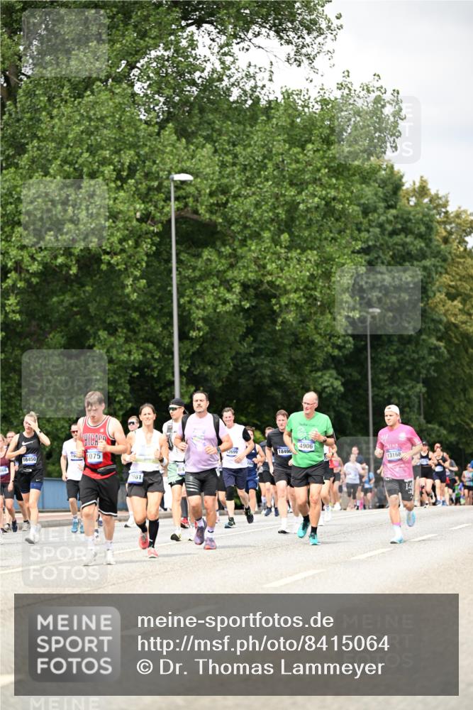 29.06.2025 - hella hamburg halbmarathon Dr. Thomas Lammeyer http://msf.ph/oto/8415064 29.06.2025 10:45:08 Kennedybrücke 1018, 1037, 1075, 1323, 2042, 2299, 3293, 3306, 3432, 3810, 4612, 4906, 5059, 5351, 5753, 6076, 6098, 6163, 6229, 6806, 7108, 7585, 7956, 8378, 8429, 8430, 8739, 9195, 9237, 9946, 9962, 10166, 10474, 10920, 10940, 11053, 11176 meine-sportfotos.de