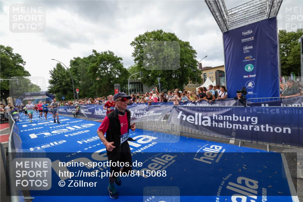 29.06.2025 - hella hamburg halbmarathon Zöllner http://msf.ph/oto/8415068 29.06.2025 10:48:51 Ziel 1094, 1884, 1892, 2442, 9482, 11519, 12421, 12533, 15309, 16653, 17007 meine-sportfotos.de