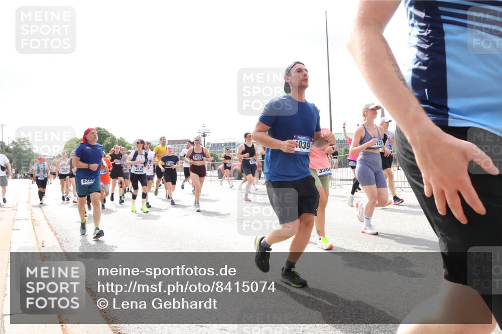 29.06.2025 - hella hamburg halbmarathon Lena Gebhardt http://msf.ph/oto/8415074 29.06.2025 10:42:12 Lombardsbrücke 11840, 2145, 4486, 9223, 14530, 039, 3500, 18333, 137, 1039, 1150, 1360, 1624, 1648, 1712, 1752, 1929, 1957, 2069, 2145, 2523, 2974, 3276, 3326, 3459, 3460, 3568, 3605, 4329, 4353, 4735, 4736, 4885, 4891, 4892, 5403, 5419, 5432, 5671, 5810, 6136, 6137, 6153, 6320, 6430, 6436, 6618, 6828, 6837, 6846, 6917, 7040, 7260, 7357, 7477, 7557, 7666, 7955, 8014, 8300, 8301, 8443, 8459, 8525, 8526, 8712, 8816, 8897, 8908, 9008, 9223, 9370, 9467, 9588, 9980, 10027, 10532, 10623 meine-sportfotos.de