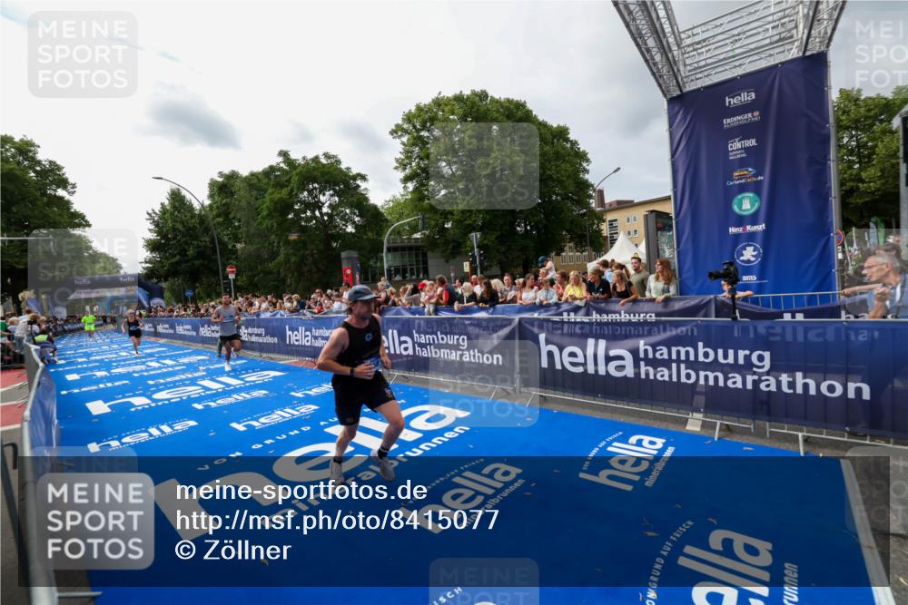 29.06.2025 - hella hamburg halbmarathon Zöllner http://msf.ph/oto/8415077 29.06.2025 10:25:58 Ziel 9767, 10468, 17258, 18692 meine-sportfotos.de