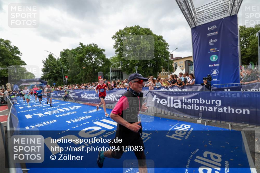 29.06.2025 - hella hamburg halbmarathon Zöllner http://msf.ph/oto/8415083 29.06.2025 10:48:51 Ziel 1094, 1884, 1892, 2442, 9482, 11519, 12421, 12533, 15309, 16653, 17007 meine-sportfotos.de