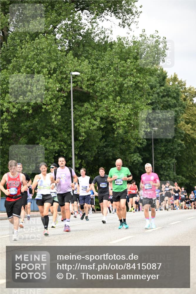 29.06.2025 - hella hamburg halbmarathon Dr. Thomas Lammeyer http://msf.ph/oto/8415087 29.06.2025 10:45:09 Kennedybrücke 1018, 1037, 1075, 1323, 2042, 2299, 3293, 3306, 3432, 3810, 4612, 4906, 5059, 5351, 5753, 6076, 6098, 6163, 6229, 6806, 7108, 7585, 7956, 8378, 8429, 8430, 8739, 9237, 9946, 9962, 10166, 10920, 10940, 11053, 11176 meine-sportfotos.de