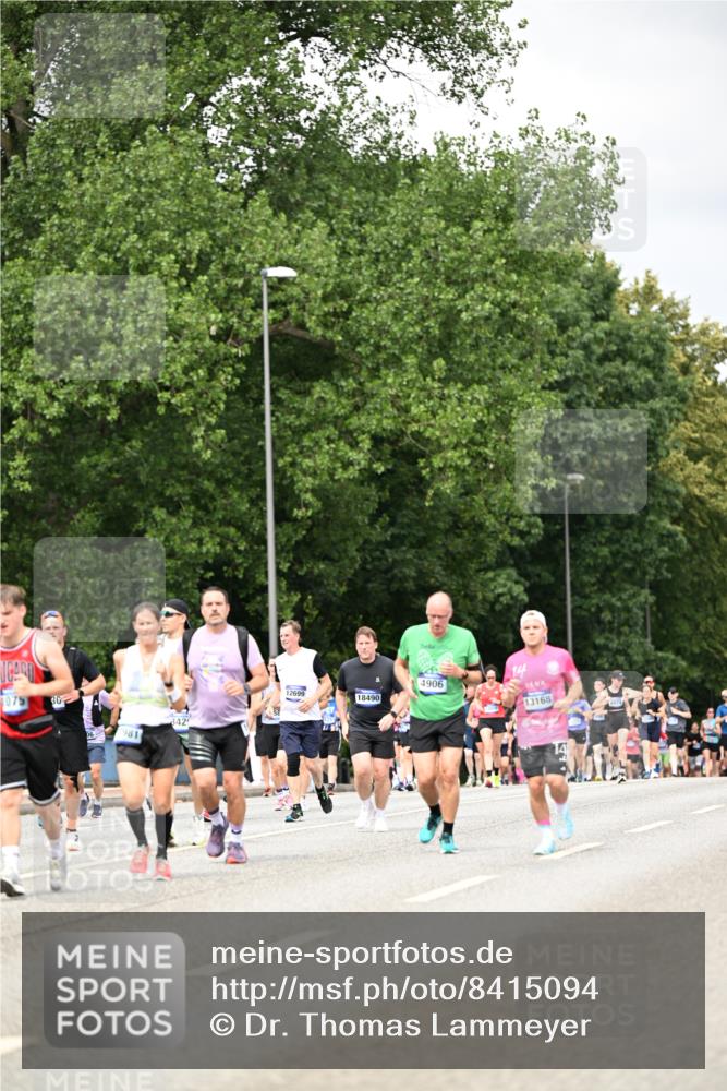 29.06.2025 - hella hamburg halbmarathon Dr. Thomas Lammeyer http://msf.ph/oto/8415094 29.06.2025 10:45:09 Kennedybrücke 1018, 1037, 1075, 1323, 2042, 2299, 3293, 3306, 3432, 3810, 4612, 4906, 5059, 5351, 5753, 6076, 6098, 6163, 6229, 6806, 7108, 7585, 7956, 8378, 8429, 8430, 8739, 9237, 9946, 9962, 10166, 10920, 10940, 11053, 11176 meine-sportfotos.de