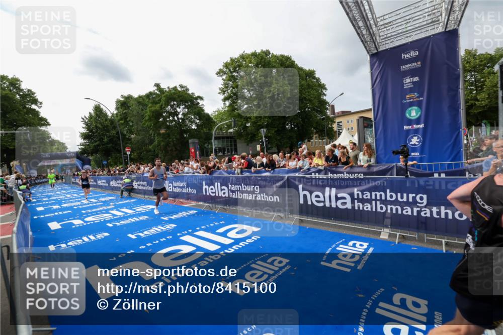 29.06.2025 - hella hamburg halbmarathon Zöllner http://msf.ph/oto/8415100 29.06.2025 10:25:59 Ziel 9767, 10468, 17258, 18692 meine-sportfotos.de
