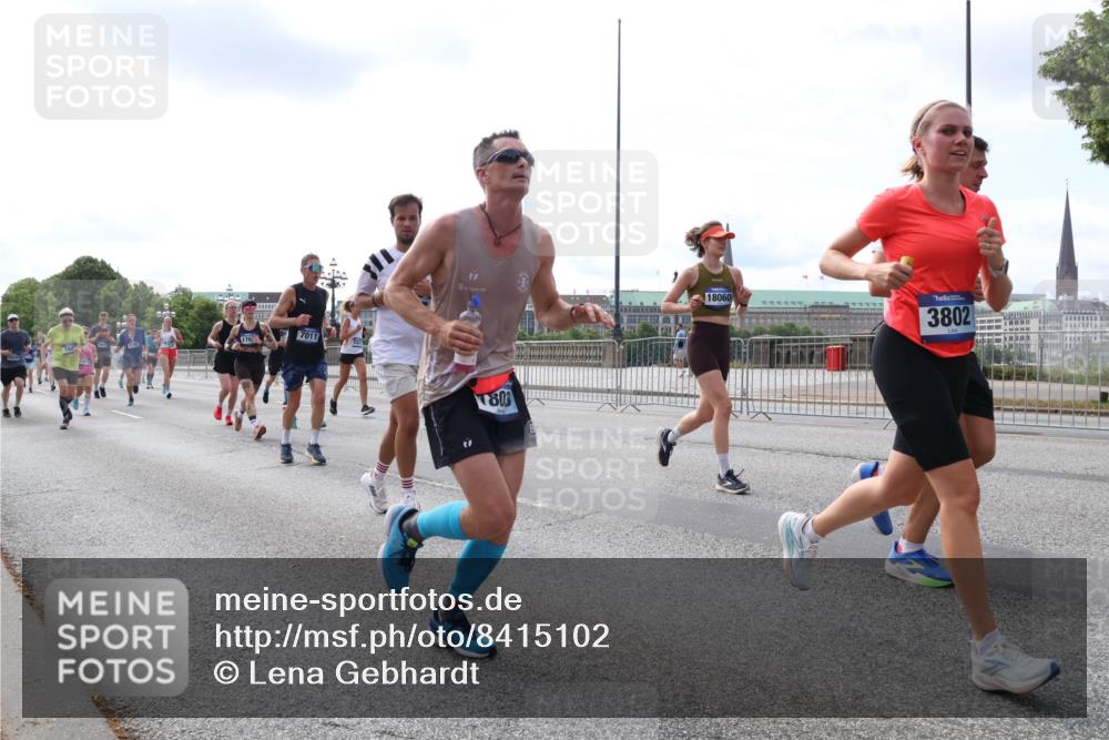 29.06.2025 - hella hamburg halbmarathon Lena Gebhardt http://msf.ph/oto/8415102 29.06.2025 10:17:30 Lombardsbrücke 176, 7011, 18060, 3802, 1803, 1015, 1083, 1137, 1204, 1274, 1298, 1348, 1356, 1458, 1477, 1749, 1795, 2094, 2259, 2305, 2548, 2860, 2908, 3210, 3292, 3464, 3466, 3622, 3802, 3803, 4194, 4218, 4852, 5002, 5023, 5390, 5929, 5930, 5995, 6126, 6128, 6254, 6336, 6352, 6520, 6522, 6786, 7011, 7258, 7291, 7410, 7413, 7445, 7566, 7647, 7844, 7945, 8144, 8210, 8253, 8309, 8351, 8433, 8558, 8895, 8983, 9152, 9259, 9400, 9848 meine-sportfotos.de