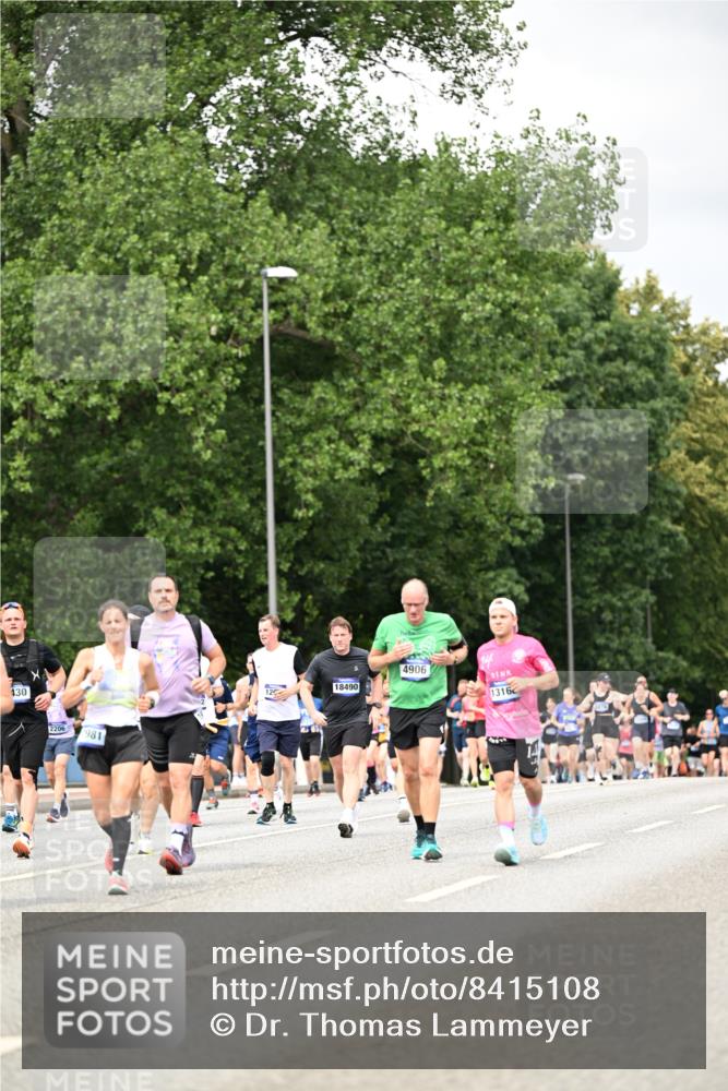 29.06.2025 - hella hamburg halbmarathon Dr. Thomas Lammeyer http://msf.ph/oto/8415108 29.06.2025 10:45:10 Kennedybrücke 1018, 1037, 1075, 1323, 2042, 2299, 3293, 3306, 3432, 3810, 4612, 4906, 5059, 5351, 5753, 6076, 6098, 6163, 6229, 6806, 7108, 7585, 7956, 8378, 8429, 8430, 8878, 9237, 9946, 9962, 10166, 10920, 10940, 11053, 11176 meine-sportfotos.de