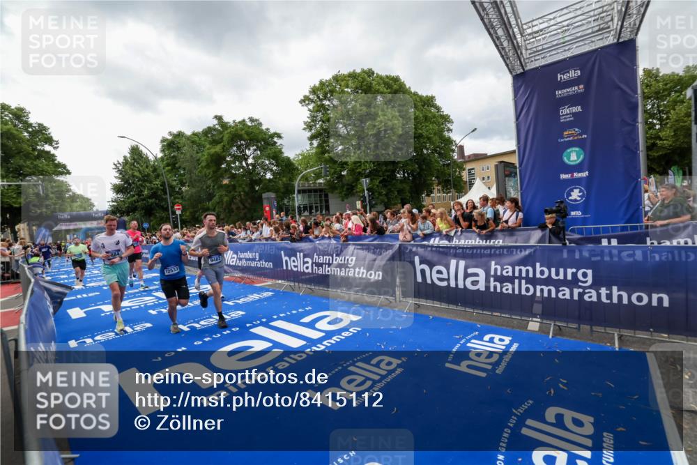 29.06.2025 - hella hamburg halbmarathon Zöllner http://msf.ph/oto/8415112 29.06.2025 10:48:53 Ziel 1094, 1884, 1892, 9482, 9661, 11519, 12421, 12533, 13009, 13976, 15309, 16653, 17007, 18873 meine-sportfotos.de
