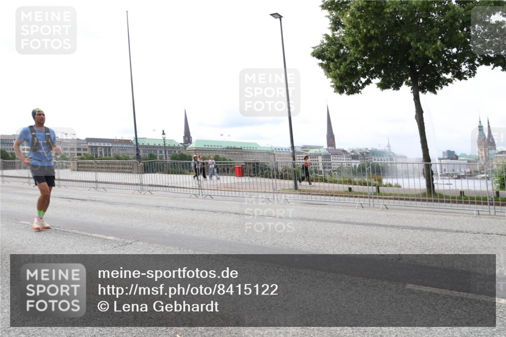 29.06.2025 - hella hamburg halbmarathon Lena Gebhardt http://msf.ph/oto/8415122 29.06.2025 10:26:09 Lombardsbrücke 1300, 1305, 1479, 1481, 3617, 3765, 4267, 4268, 4315, 4378, 4797, 5497, 6159, 6663, 7929, 8276, 8306, 8357, 8674, 8881, 8942, 10104, 10219, 11107, 11139, 11596, 11699, 11828, 11859, 12074, 12505, 12826, 12827, 12838, 12945, 12946, 14063, 14179, 14223, 14356, 14726, 16289, 16354, 16381, 16927, 17369, 17712, 19144 meine-sportfotos.de