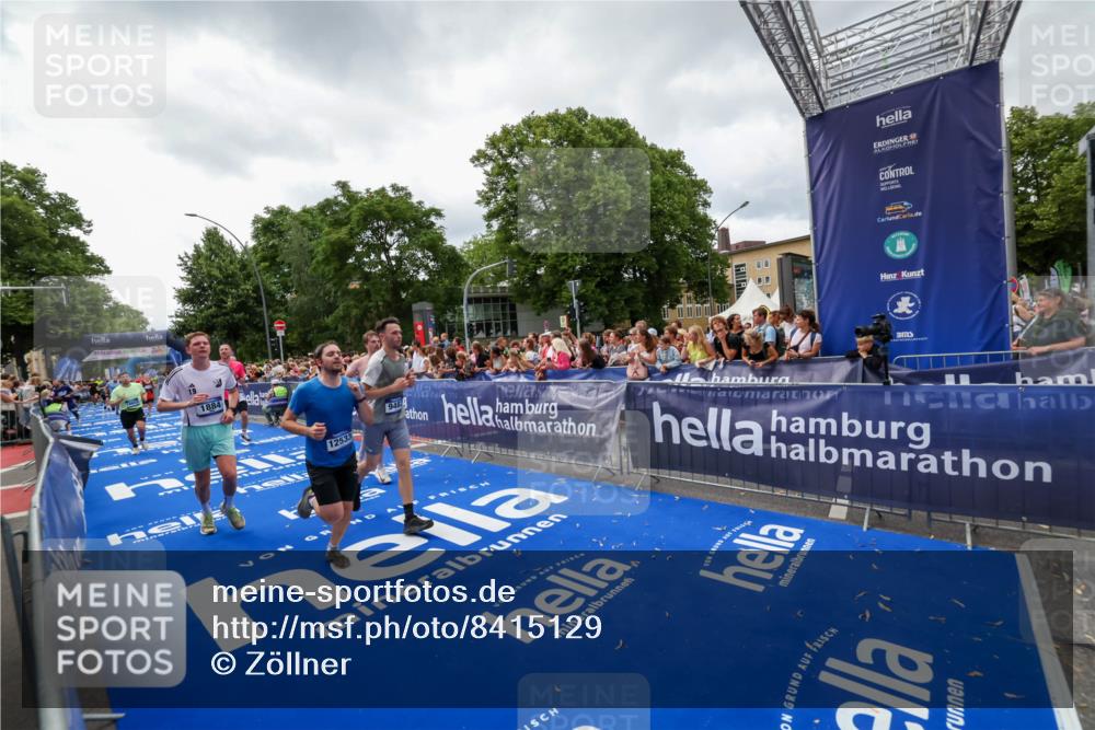 29.06.2025 - hella hamburg halbmarathon Zöllner http://msf.ph/oto/8415129 29.06.2025 10:48:53 Ziel 1094, 1884, 1892, 9482, 9661, 11519, 12421, 12533, 13009, 13976, 15309, 16653, 17007, 18873 meine-sportfotos.de