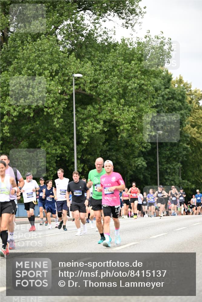 29.06.2025 - hella hamburg halbmarathon Dr. Thomas Lammeyer http://msf.ph/oto/8415137 29.06.2025 10:45:11 Kennedybrücke 1018, 1037, 1075, 1323, 2042, 2299, 3293, 3306, 3432, 3810, 4612, 4906, 5059, 5351, 5753, 6076, 6098, 6163, 6229, 6806, 7108, 7585, 7956, 8378, 8429, 8430, 8878, 9237, 9946, 9962, 10166, 10920, 10940, 11053, 11176 meine-sportfotos.de
