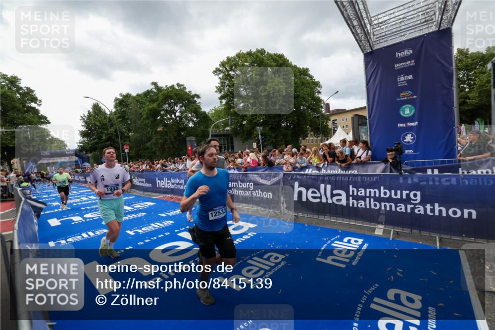 29.06.2025 - hella hamburg halbmarathon Zöllner http://msf.ph/oto/8415139 29.06.2025 10:48:54 Ziel 1884, 1892, 7067, 9482, 9661, 11519, 12421, 12533, 13009, 13976, 15309, 16653, 17007, 18873 meine-sportfotos.de