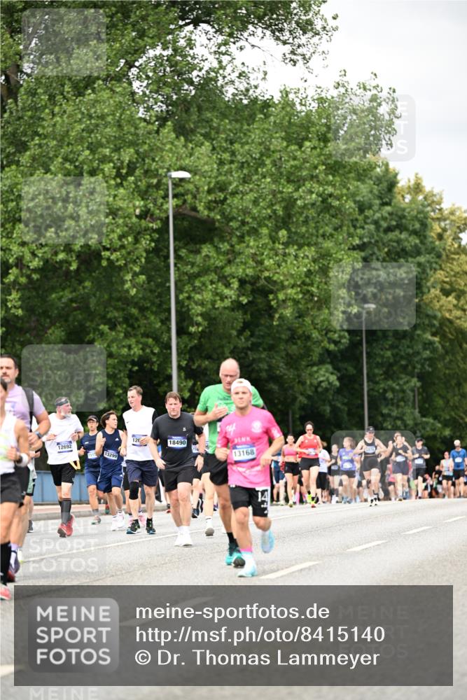 29.06.2025 - hella hamburg halbmarathon Dr. Thomas Lammeyer http://msf.ph/oto/8415140 29.06.2025 10:45:11 Kennedybrücke 1018, 1037, 1075, 1323, 2042, 2299, 3293, 3306, 3432, 3810, 4612, 4906, 5059, 5351, 5753, 6076, 6098, 6163, 6229, 6806, 7108, 7585, 7956, 8378, 8429, 8430, 8878, 9237, 9946, 9962, 10166, 10920, 10940, 11053, 11176 meine-sportfotos.de
