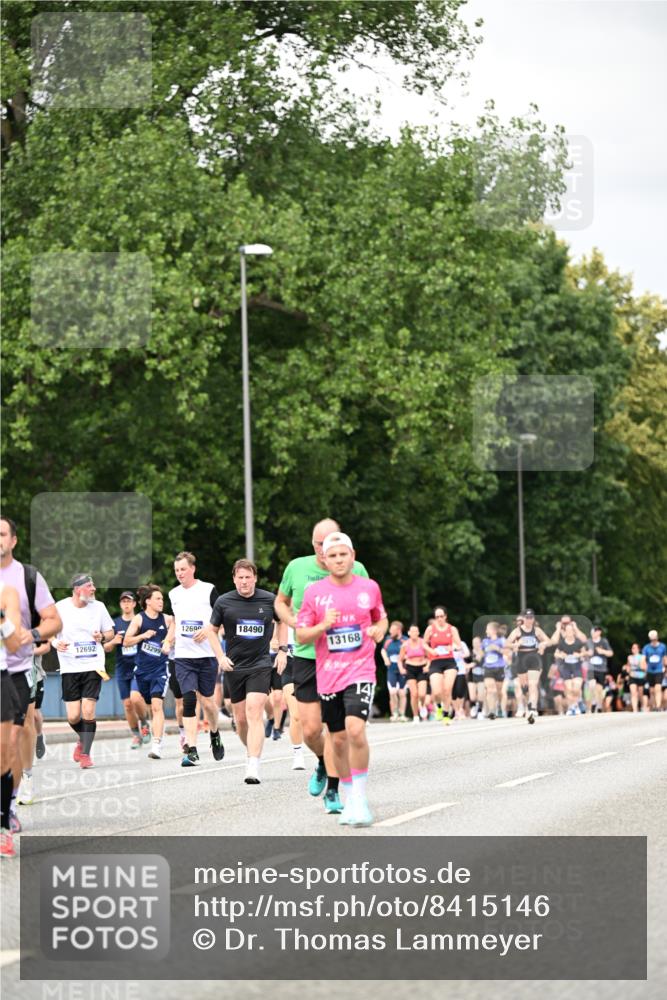 29.06.2025 - hella hamburg halbmarathon Dr. Thomas Lammeyer http://msf.ph/oto/8415146 29.06.2025 10:45:12 Kennedybrücke 1018, 1037, 1075, 1323, 2042, 2299, 3293, 3306, 3432, 3810, 4612, 4906, 5059, 5351, 5753, 6076, 6098, 6163, 6229, 6806, 7108, 7585, 7956, 8378, 8429, 8430, 8878, 9237, 9946, 9962, 10166, 10920, 10940, 11053, 11176 meine-sportfotos.de