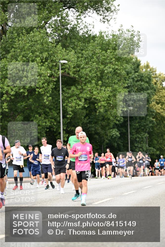 29.06.2025 - hella hamburg halbmarathon Dr. Thomas Lammeyer http://msf.ph/oto/8415149 29.06.2025 10:45:12 Kennedybrücke 1018, 1037, 1075, 1323, 2042, 2299, 3293, 3306, 3432, 3810, 4612, 4906, 5059, 5351, 5753, 6076, 6098, 6163, 6229, 6806, 7108, 7585, 7956, 8378, 8429, 8430, 8878, 9237, 9946, 9962, 10166, 10920, 10940, 11053, 11176 meine-sportfotos.de