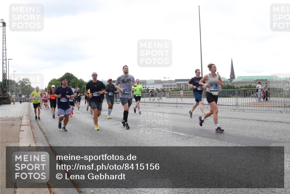 29.06.2025 - hella hamburg halbmarathon Lena Gebhardt http://msf.ph/oto/8415156 29.06.2025 10:51:30 Lombardsbrücke 4713, 763, 11034, 1203, 1404, 1478, 1617, 1997, 2202, 2308, 2380, 2484, 2485, 2593, 2736, 2778, 3240, 3934, 3991, 4156, 4652, 4713, 4748, 4808, 4878, 4920, 5286, 5289, 5291, 5357, 5394, 5530, 5534, 5716, 5717, 6007, 6091, 6885, 6945, 6947, 6954, 6961, 7012, 7769, 7770, 7771, 7841, 7871, 7992, 8040, 8125, 8399, 8410, 8672, 9166, 9167, 9340, 9462, 9582, 9583, 9763, 10496, 10521, 10693, 10830, 11034, 11052, 11252, 11268, 11575, 11875 meine-sportfotos.de