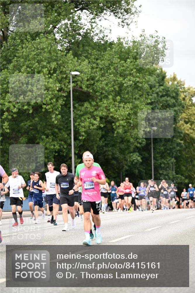 29.06.2025 - hella hamburg halbmarathon Dr. Thomas Lammeyer http://msf.ph/oto/8415161 29.06.2025 10:45:12 Kennedybrücke 1018, 1037, 1075, 1323, 2042, 2299, 3293, 3306, 3432, 3810, 4612, 4906, 5059, 5351, 5753, 6076, 6098, 6163, 6229, 6806, 7108, 7585, 7956, 8378, 8429, 8430, 8878, 9237, 9946, 9962, 10166, 10920, 10940, 11053, 11176 meine-sportfotos.de