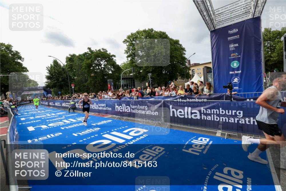 29.06.2025 - hella hamburg halbmarathon Zöllner http://msf.ph/oto/8415163 29.06.2025 10:26:00 Ziel 9767, 10468, 18692 meine-sportfotos.de