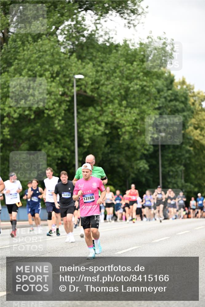 29.06.2025 - hella hamburg halbmarathon Dr. Thomas Lammeyer http://msf.ph/oto/8415166 29.06.2025 10:45:12 Kennedybrücke 1018, 1037, 1075, 1323, 2042, 2299, 3293, 3306, 3432, 3810, 4612, 4906, 5059, 5351, 5753, 6076, 6098, 6163, 6229, 6806, 7108, 7585, 7956, 8378, 8429, 8430, 8878, 9237, 9946, 9962, 10166, 10920, 10940, 11053, 11176 meine-sportfotos.de