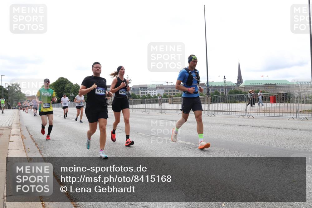 29.06.2025 - hella hamburg halbmarathon Lena Gebhardt http://msf.ph/oto/8415168 29.06.2025 10:26:09 Lombardsbrücke 12946, 12945, 19144, 1300, 1305, 1479, 1481, 3617, 3765, 4267, 4268, 4315, 4378, 4797, 5497, 6159, 6663, 7929, 8276, 8306, 8357, 8674, 8881, 8942, 10104, 10219, 11107, 11139, 11596, 11699, 11828, 11859, 12074, 12505, 12826, 12827, 12838, 12945, 12946, 14063, 14179, 14223, 14356, 14726, 16289, 16354, 16381, 16927, 17369, 17712, 19144 meine-sportfotos.de