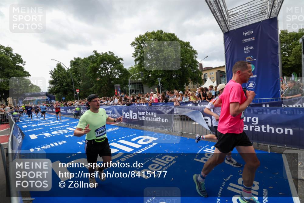 29.06.2025 - hella hamburg halbmarathon Zöllner http://msf.ph/oto/8415177 29.06.2025 10:48:56 Ziel 1892, 3213, 7067, 9661, 12421, 12534, 13009, 13976, 15309, 16653, 17007, 18873 meine-sportfotos.de