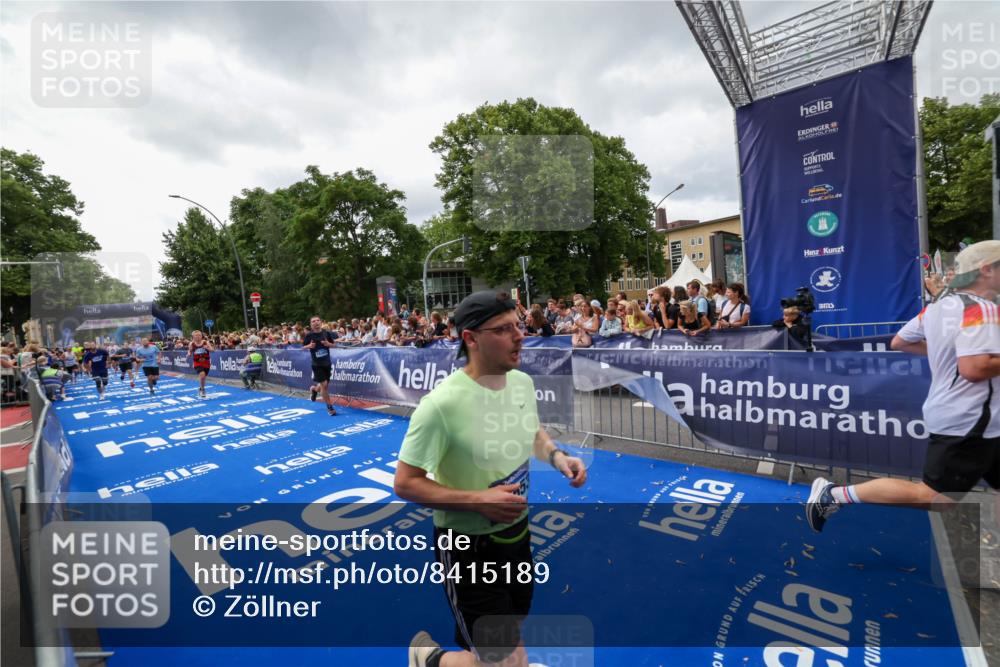 29.06.2025 - hella hamburg halbmarathon Zöllner http://msf.ph/oto/8415189 29.06.2025 10:48:56 Ziel 1892, 3213, 7067, 9661, 12421, 12534, 13009, 13976, 15309, 16653, 17007, 18873 meine-sportfotos.de