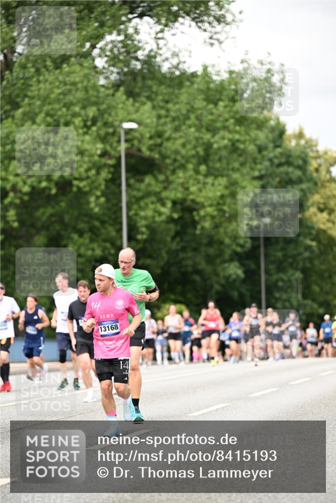 29.06.2025 - hella hamburg halbmarathon Dr. Thomas Lammeyer http://msf.ph/oto/8415193 29.06.2025 10:45:13 Kennedybrücke 1018, 1075, 1323, 2042, 2299, 3293, 3306, 3432, 4612, 4906, 5059, 5753, 6076, 6098, 6163, 6806, 7108, 7293, 7585, 7956, 8378, 8429, 8430, 8878, 9237, 9946, 9962, 10166, 10920, 10940, 11053, 11176 meine-sportfotos.de
