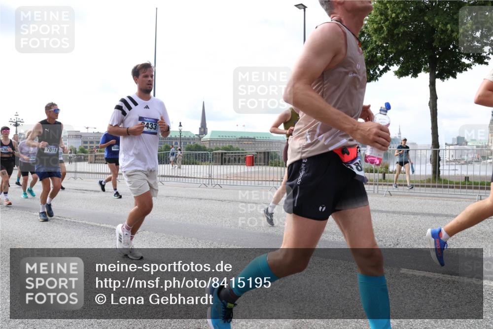 29.06.2025 - hella hamburg halbmarathon Lena Gebhardt http://msf.ph/oto/8415195 29.06.2025 10:17:31 Lombardsbrücke 176, 7011, 18469, 2433, 8, 1015, 1083, 1137, 1204, 1274, 1298, 1348, 1356, 1458, 1477, 1749, 1795, 2094, 2259, 2305, 2548, 2860, 2908, 3210, 3292, 3464, 3466, 3802, 3803, 4194, 4218, 4852, 5002, 5023, 5390, 5611, 5733, 5929, 5930, 5995, 6126, 6128, 6254, 6336, 6352, 6520, 6522, 6786, 7011, 7258, 7291, 7410, 7413, 7445, 7566, 7647, 7844, 7945, 8144, 8210, 8253, 8309, 8351, 8433, 8558, 8895, 8983, 9152, 9259, 9400, 9798, 9848 meine-sportfotos.de