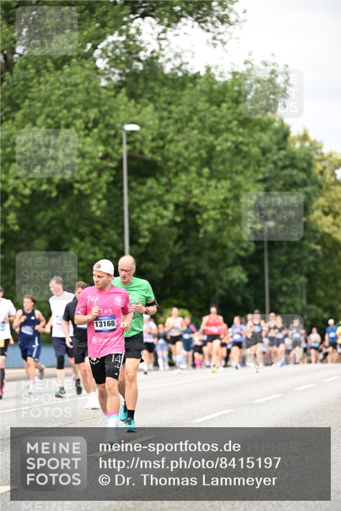 29.06.2025 - hella hamburg halbmarathon Dr. Thomas Lammeyer http://msf.ph/oto/8415197 29.06.2025 10:45:13 Kennedybrücke 1018, 1075, 1323, 2042, 2299, 3293, 3306, 3432, 4612, 4906, 5059, 5753, 6076, 6098, 6163, 6806, 7108, 7293, 7585, 7956, 8378, 8429, 8430, 8878, 9237, 9946, 9962, 10166, 10920, 10940, 11053, 11176 meine-sportfotos.de