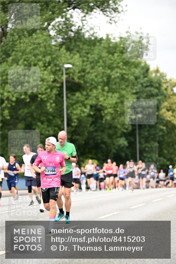29.06.2025 - hella hamburg halbmarathon Dr. Thomas Lammeyer http://msf.ph/oto/8415203 29.06.2025 10:45:13 Kennedybrücke 1018, 1075, 1323, 2042, 2299, 3293, 3306, 3432, 4612, 4906, 5059, 5753, 6076, 6098, 6163, 6806, 7108, 7293, 7585, 7956, 8378, 8429, 8430, 8878, 9237, 9946, 9962, 10166, 10920, 10940, 11053, 11176 meine-sportfotos.de